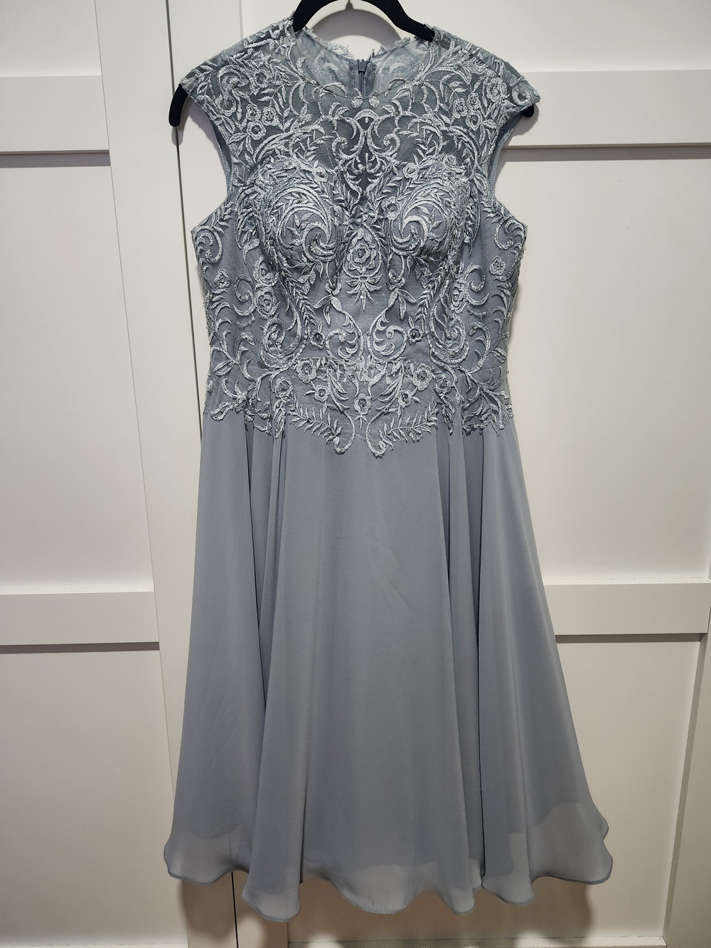 JJs House Light Gray Lace Bodice Chiffon Midi Dress